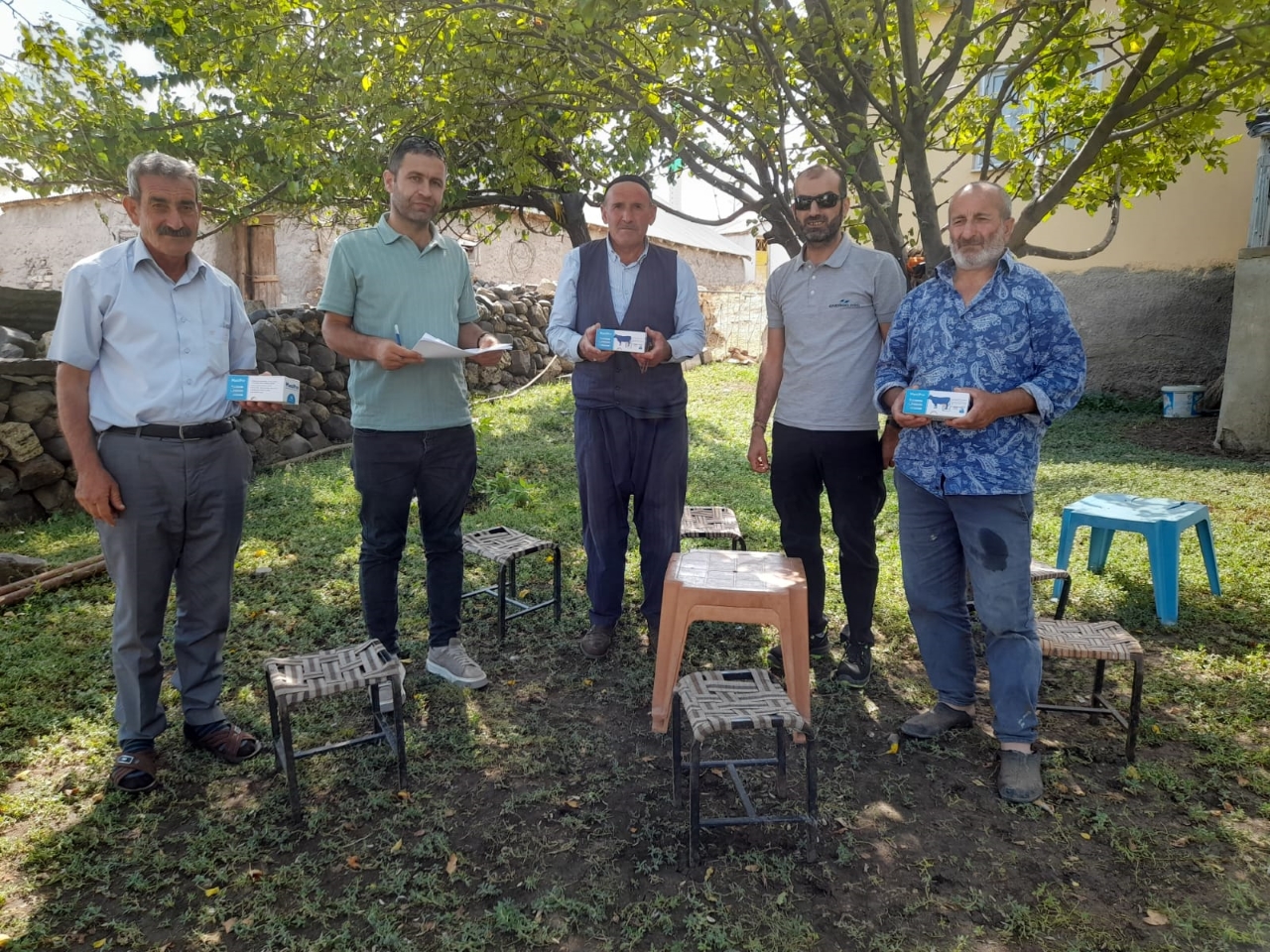 Alparslan 2 Barajı Etki Alanındaki Köylerde Bulunan Hayvancılıkla Uğraşan Vatandaşlarımıza Mastitis Hastalığında Erken Teşhis Sağlayan MastiPro Cihazı Hibe Edildi.